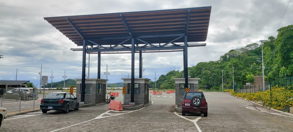 wachten op de ferry van Paquera naar Puntarenas