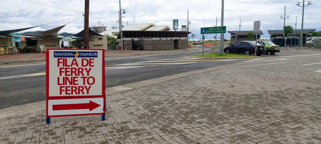 bord voor rij voor de ferry van Paquera naar Puntarenas