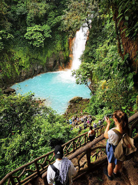 trap naar waterval rio celeste