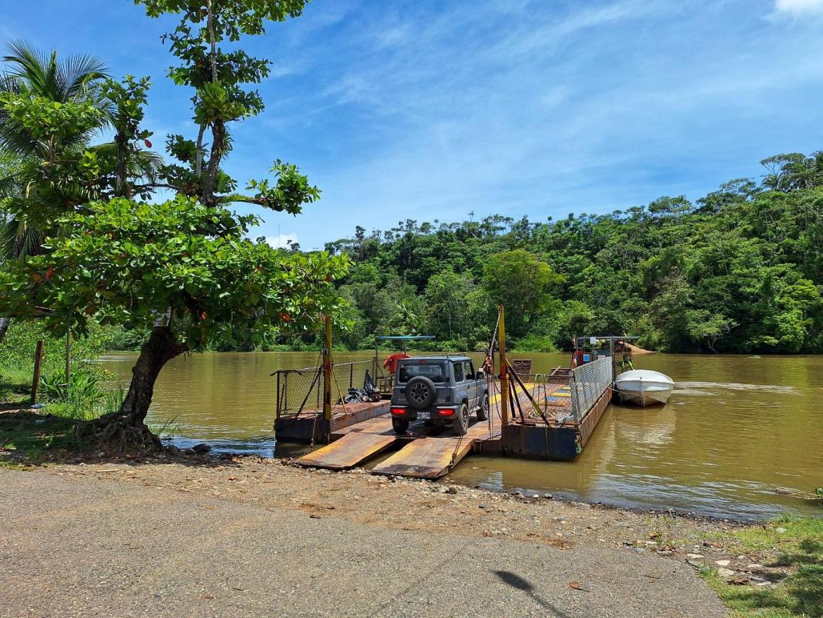 Sierpe ferry auto naar Drake Bay